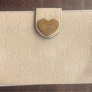 Gucci Beige and Gold Heart logo wallet - good condition